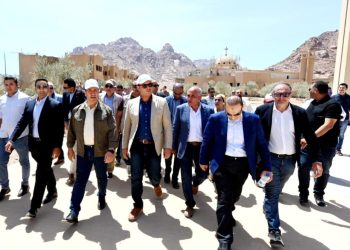 وزير الإسكان يتفقد الأعمال بمنطقة الزيتونة أحد مكونات مشروع تطوير موقع التجلى الأعظم فوق أرض السلام بمدينة سانت كاترين