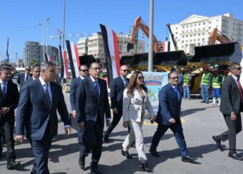 رئيس الوزراء يشهد اصطفاف مُعدات المحافظة لمُجابهة الأزمات والكوارث