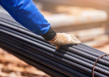 أسعار الحديد في مصر: استقرار نسبي وسط تأثيرات قانون البناء والتغيرات العالمية