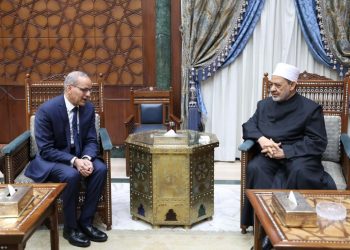 رئيس الرقابة النووية والإشعاعية يزور الإمام الطيب ويثمن دور الأزهر في دعم الهيئة