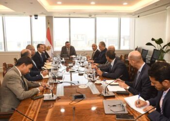 وزير الإسكان يتابع سير العمل بمشروعى “منطقة الأعمال المركزية” بالعاصمة الإدارية