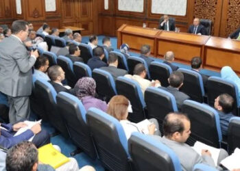 وزير الصناعة والنقل يبحث مع محافظ ومستثمري الفيوم تحديات المناطق الصناعية بالمحافظة