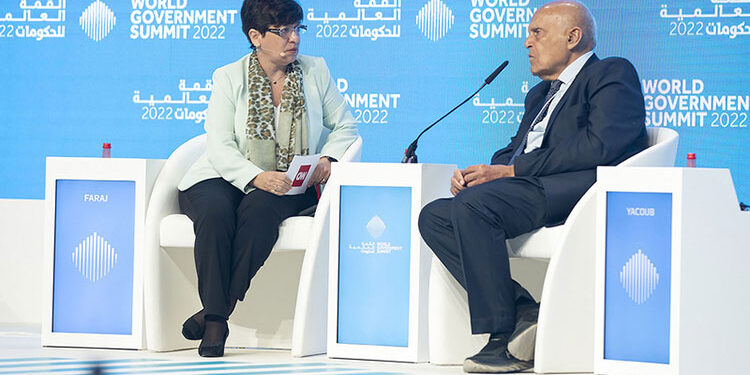 السير مجدى يعقوب يوجه نصائح مهمة للأطباء