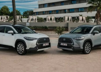 تويوتا تستدعي طرازات كورولا كروس هايبرد