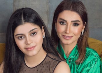 روجينا وابنتها: إطلالات ساحرة تثير ضجة على السوشيال ميديا