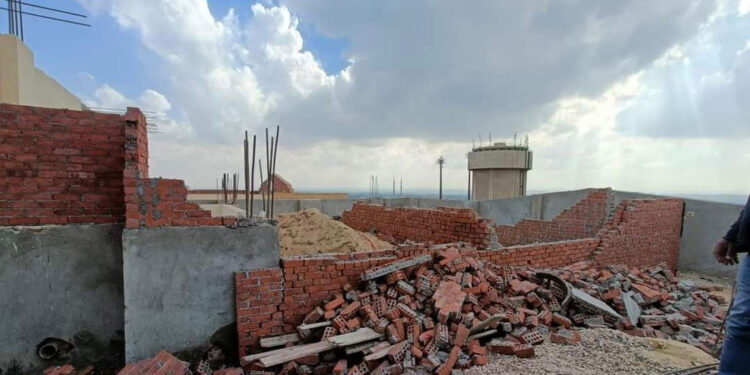 وزير الإسكان يُصدر 8 قرارات لإزالة مخالفات البناء المقامة بالساحل الشمالي الغربي