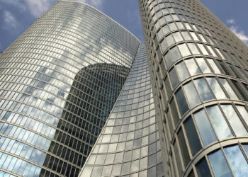 أبوظبي للاستثمار يستثمر 750 مليون دولار في ديون مجموعة جي.إم.آر الهندية