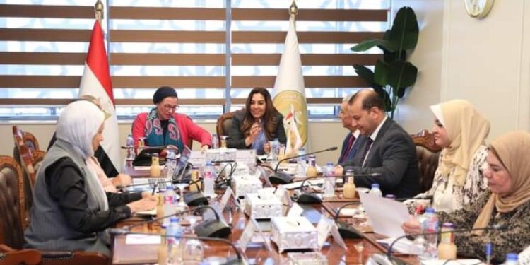 وزيرتا التنمية والبيئة تناقشان آخر المستجدات الخاصة بالمبادرة الرئاسية 100 مليون شجرة