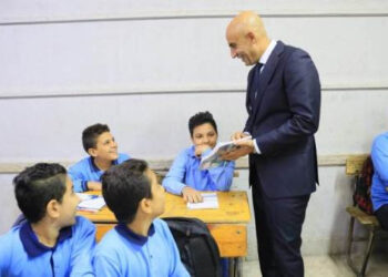 وزير التربية والتعليم يجري زيارة تفقدية مفاجئة لعدة مدارس بإدارة المطرية التعليمية