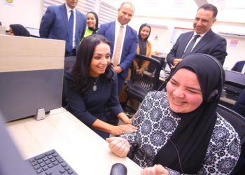 وزيرة التضامن الاجتماعي تدشن الخط الساخن لأبناء مصر.. وتتفقد مكتب خدمة المواطنين