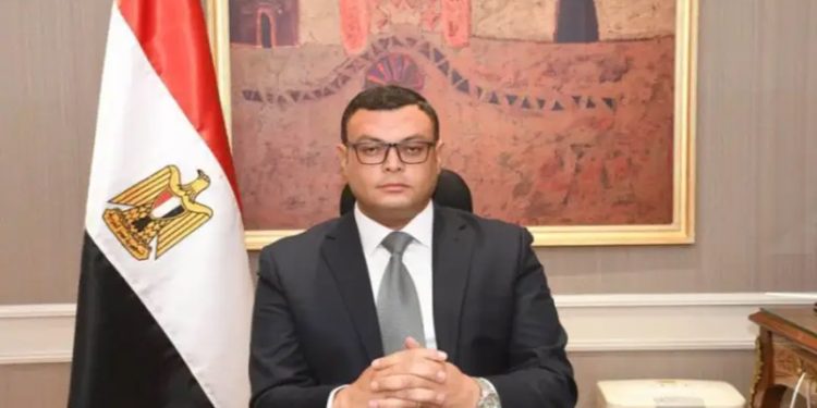 وزير الإسكان يعقد عدة اجتماعات مع مسئولى شركات المقاولات لمتابعة سير العمل