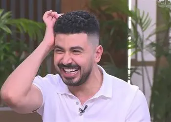 محمد أنور ضيف الراديو بيضحك مع فاطمة مصطفى