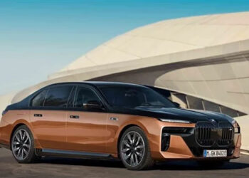 استدعاء سيارة BMW i7