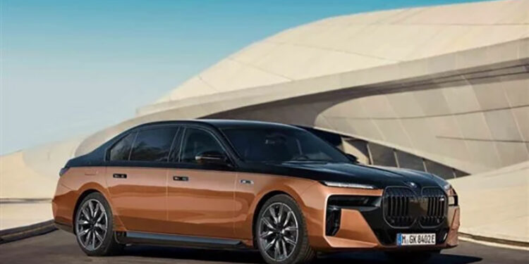 استدعاء سيارة BMW i7
