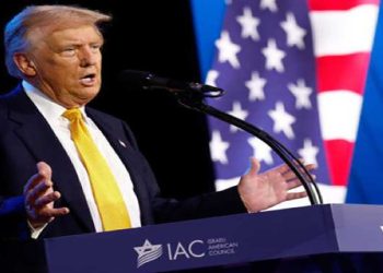 ترامب يطالب إسرائيل بضرب المنشآت النووية الإيرانية