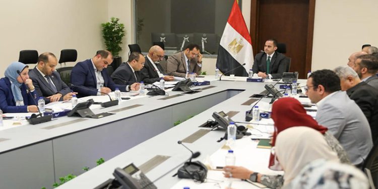 نائب وزير الصحة يعقد اجتماعًا لمتابعة مستجدات العمل بمنظومة سلاسل الإمدادات الدوائية  