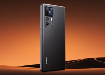 تحديث ضخم من شاومي في الطريق إلى 12 هاتفا