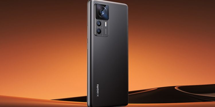 تحديث ضخم من شاومي في الطريق إلى 12 هاتفا