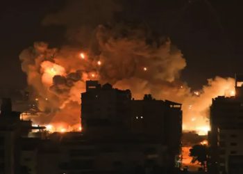 طيران الاحتلال الإسرائيلي يقصف مستشفى في قطاع غزة