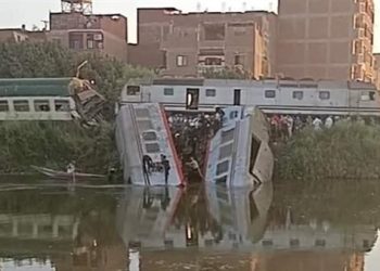 انتشال أول ضحية من ترعة الإبراهيمية في حادث تصادم قطاري المنيا