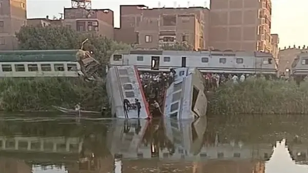 انتشال أول ضحية من ترعة الإبراهيمية في حادث تصادم قطاري المنيا
