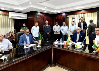 وزير الإسكان يستقبل محافظ الأقصر لمتابعة موقف مشروعات المبادرة الرئاسية “حياة كريمة” بالمحافظة