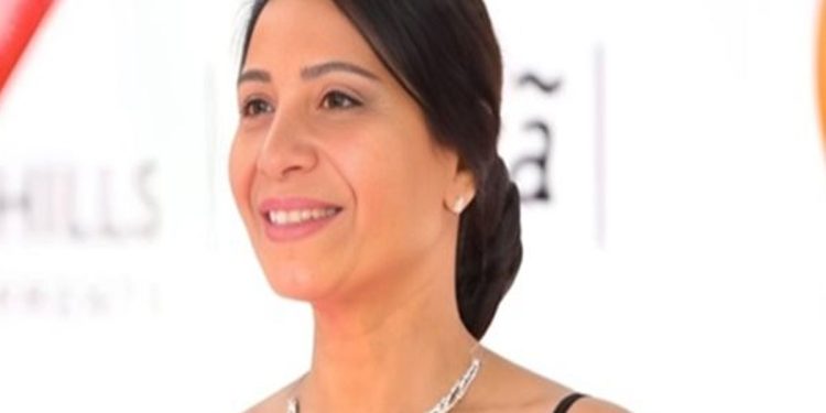 عفاف مصطفى تحت المجهر: غياب الأدوار الفنية يثير قلق الفنانين