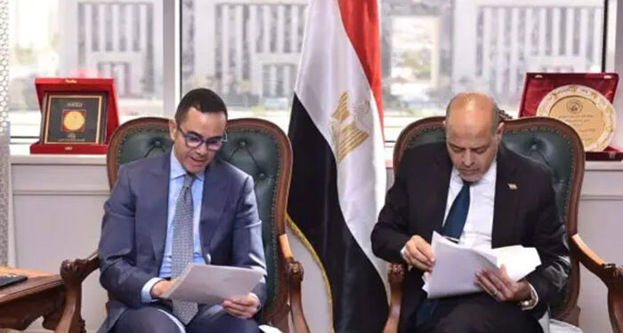 وزير العمل يبحث مع وزير الاستثمار تفعيل سُبل التعاون في الملفات المٌشتركة