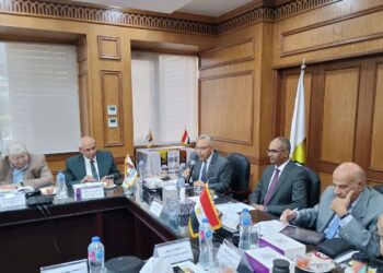 نائب وزير الإسكان يعقد أولى اجتماعات اللجنة التنسيقية العليا لوضع الهيكل المؤسسي لأكواد