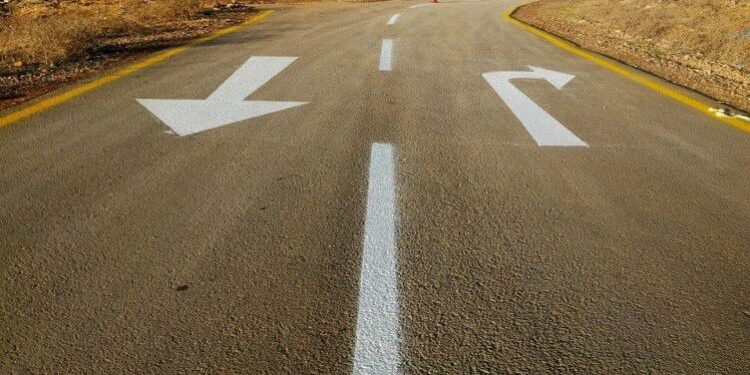 الشربيني: طريق سيوة / مطروح أول الطرق الخرسانية بالمنطقة الشمالية الغربية لتحمل أوزان الشاحنات