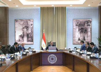 مدبولي يتابع مُستجدات تنفيذ المرحلة الأولى من مشروع تنمية رأس الحكمة وموقف التعويضات