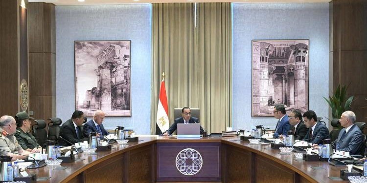 مدبولي يتابع مُستجدات تنفيذ المرحلة الأولى من مشروع تنمية رأس الحكمة وموقف التعويضات