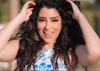 آيتن عامر تثير ضجة بفستان لافت