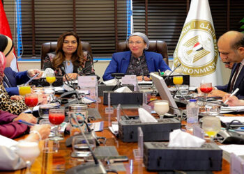 وزيرتا البيئة والتنمية تترأسان لجنة تسيير البرنامج الوطنى لإدارة المخلفات الصلبة