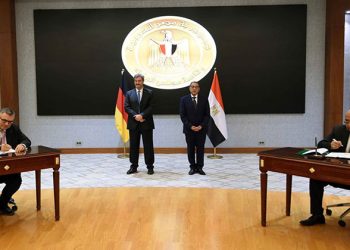 مدبولي ورئيس الوزراء البافاري يشهدان توقيع إعلان نوايا بين الكهرباء وحكومة ولاية بافاريا الألمانية