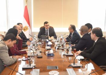 وزير الإسكان يبحث مع أسطورة العقارات في اليابان سبل التعاون فى مجال التطوير العقاري وتوطين التكنولوجيات الحديثة فى مصر