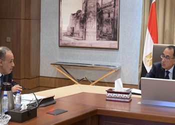 رئيس الوزراء يتابع مع وزير الخارجية والهجرة وشئون المصريين بالخارج عدداً من ملفات عمل الوزارة