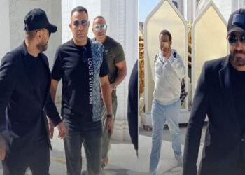 تامر حسني وحمادة هلال يساندان أحمد عصام في تشيع جثمان والدته