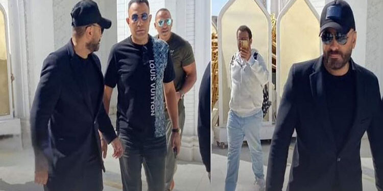 تامر حسني وحمادة هلال يساندان أحمد عصام في تشيع جثمان والدته