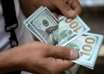 الدولار الأمريكي تحت الضغط: نظرة على تراجع سعره أمام الجنيه المصري