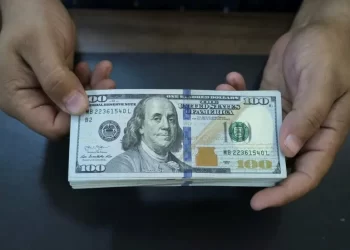 الدولار مقابل الجنيه المصري: استقرار يلفت الأنظار في تعاملات اليوم