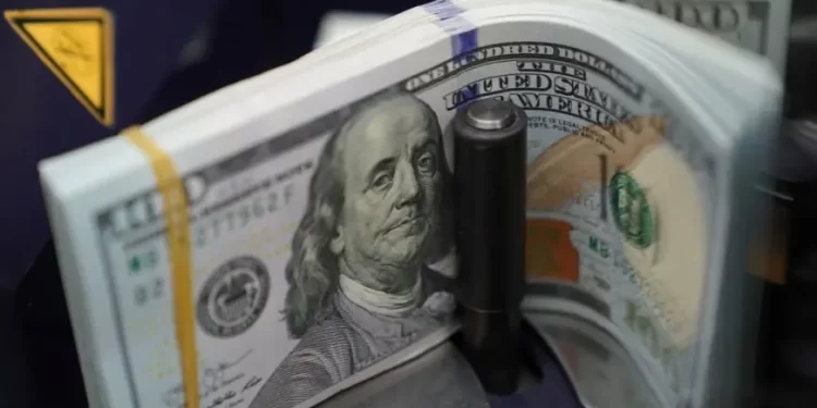 تطورات سعر الدولار أمام الجنيه المصري: تحركات جديدة في السوق المالية