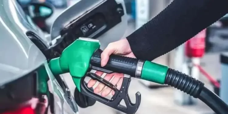 كيف تؤثر أسعار الوقود على ميزانية السائقين؟.. تعرف على أسعار البنزين والسولار اليوم