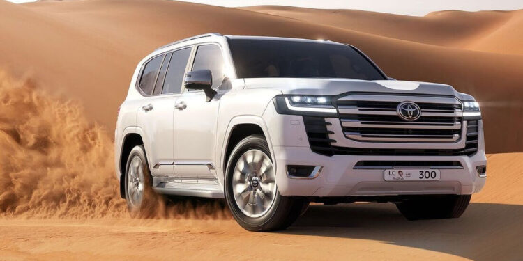 سعر تويوتا لاند كروزر 2024 في الإمارات