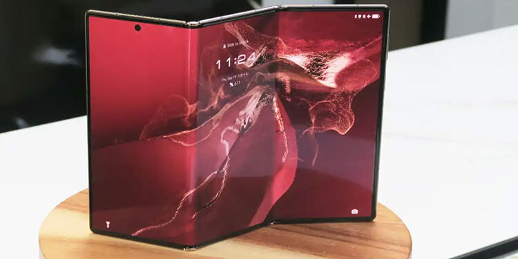 سامسونج تطور هاتفا ثوريا للقضاء على هواوي Mate XT