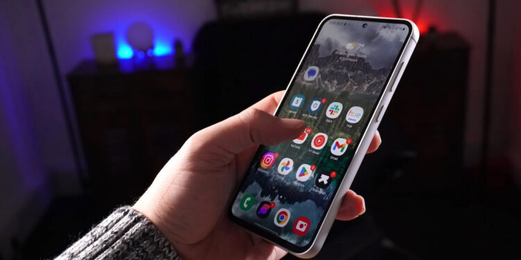 سامسونج تمنح هذه الهواتف تحديث One UI 6.1.1