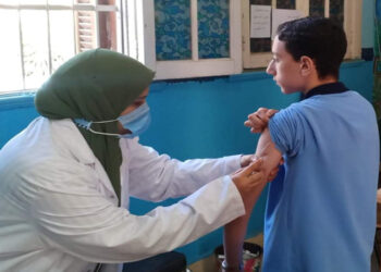 تداول مقطع فيديو يزعم إمداد المدارس بتطعيمات فاسدة ومنتهية الصلاحية لتطعيم الطلاب