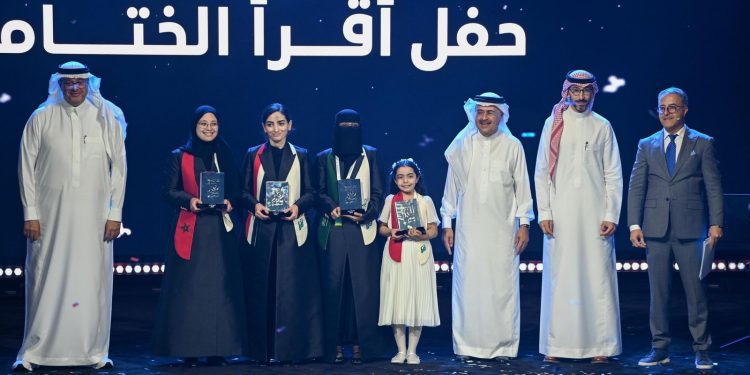 اختتام عالمي لمسابقة أقرأ في إثراء ومغربية تحصد لقب قارئ العام للعالم العربي