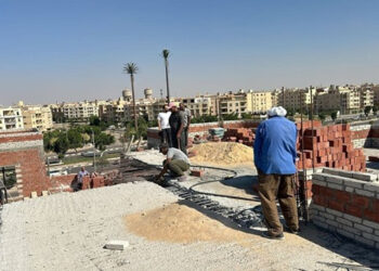 وزير الإسكان يتابع نتائج حملات إزالة المخالفات والظواهر العشوائية بعدة مدن