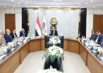 وزير قطاع الأعمال العام يترأس “عمومية القابضة للغزل والنسيج” لاعتماد موازنة 2024/2025